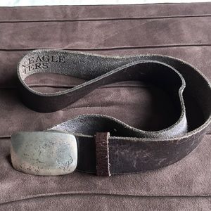 Size 32 American Eagle leather belt.